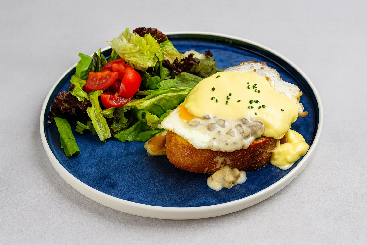 Αυγά Benedict με μανιτάρια